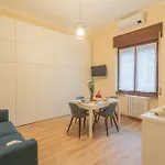 Simar Nearby Sg Train Station Como