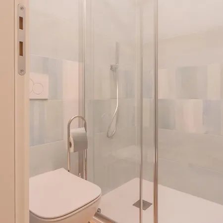 Simar Nearby S G Train Station By Rent דירה קומו