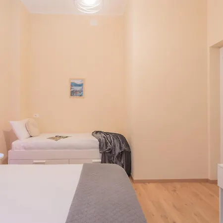 Simar Nearby S G Train Station By Rent דירה *