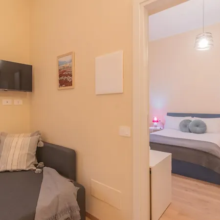 Simar Nearby S G Train Station By Rent דירה