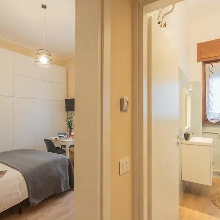 Simar Nearby S G Train Station By Rent