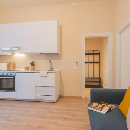 Simar Nearby S G Train Station By Rent * Como
