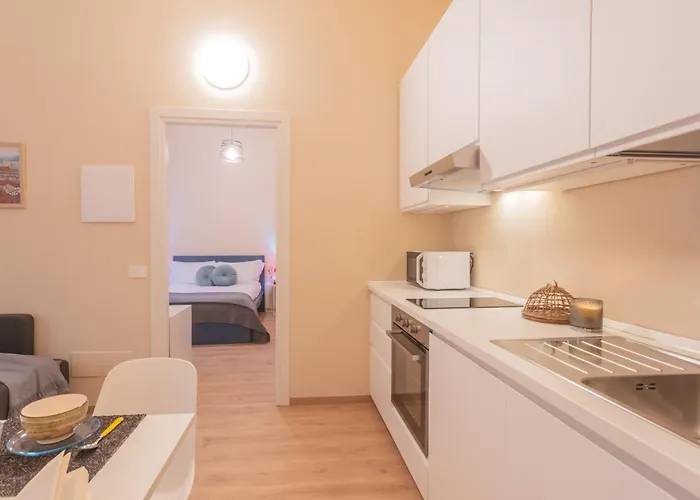 Апартаменты Simar Nearby Sg Train Station Комо