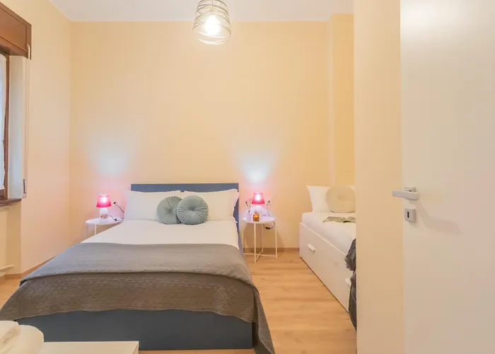 Simar Nearby S G Train Station By Rent * Como