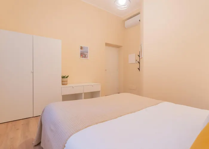 Апартаменты Simar Nearby Sg Train Station Комо