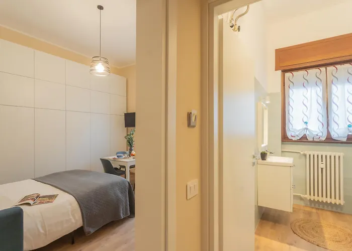 Simar Nearby S G Train Station By Rent