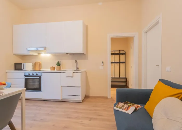 Simar Nearby S G Train Station By Rent * Como