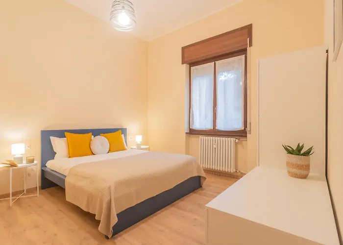 Simar Nearby Sg Train Station * Como