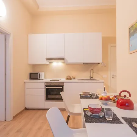 Simar Nearby S G Train Station By Rent كومو