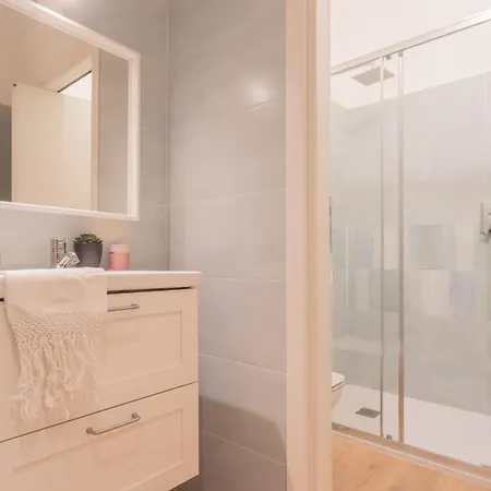 Simar Nearby S G Train Station By Rent شقة كومو