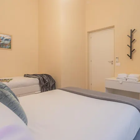 Simar Nearby S G Train Station By Rent شقة