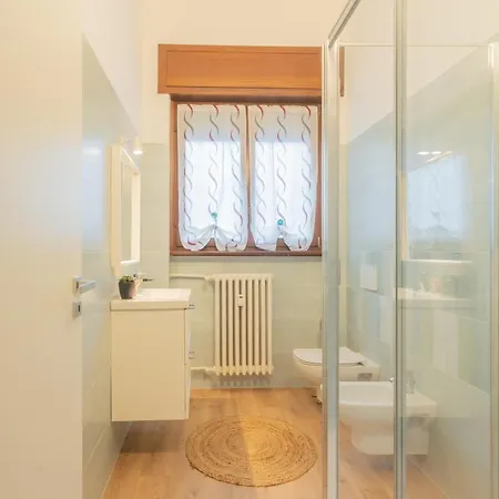 Simar Nearby S G Train Station By Rent كومو