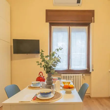 Simar Nearby S G Train Station By Rent كومو